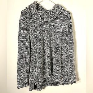 Black and white Calvin Klein women’s pullover sweater cowl neck xl like new